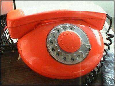 KUZf2ca8_Kopie_TESLA_UFO_Designtelefon_1970.jpg